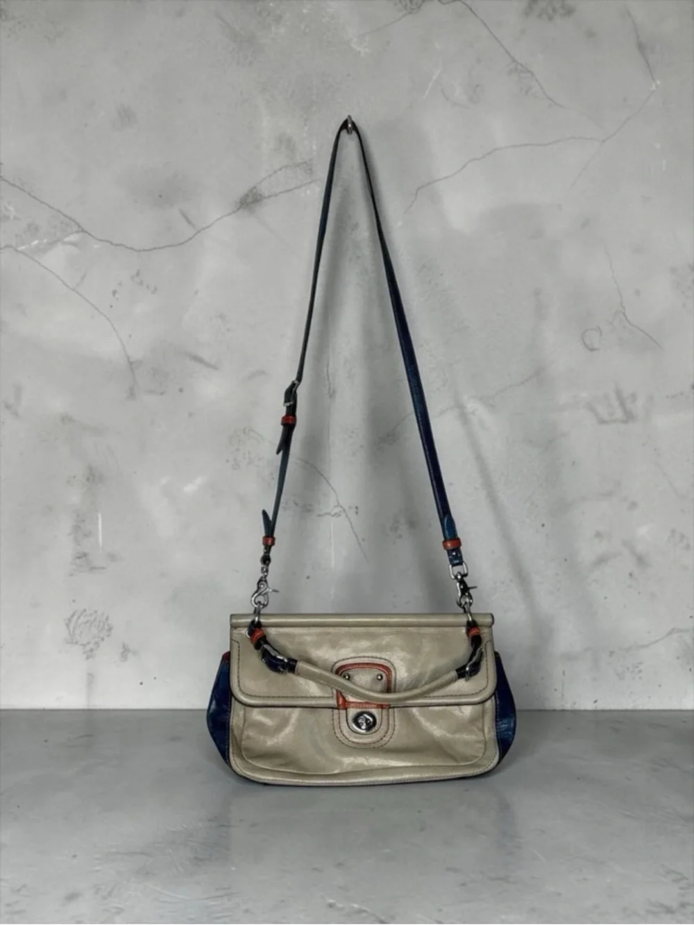 Coach Vintage Y2K City Willis 2
Way Colorblock Leather Turn
Lock Crossbody Bag - Picture 1 of 13